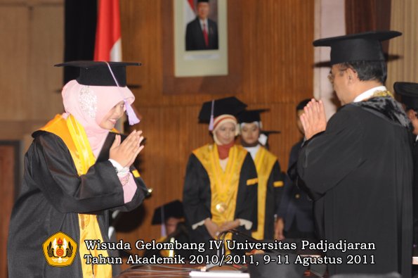 wisuda-fkg-oleh-rektor-077