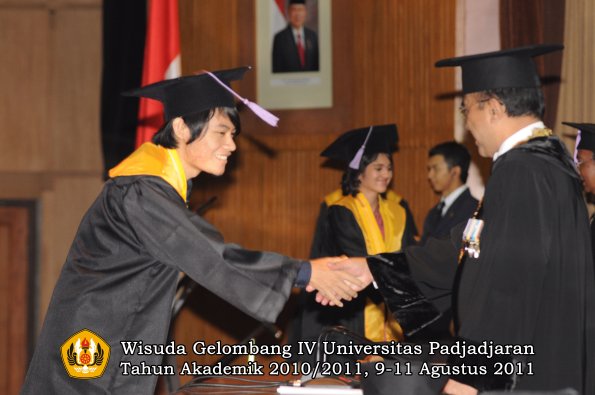 wisuda-fkg-oleh-rektor-098