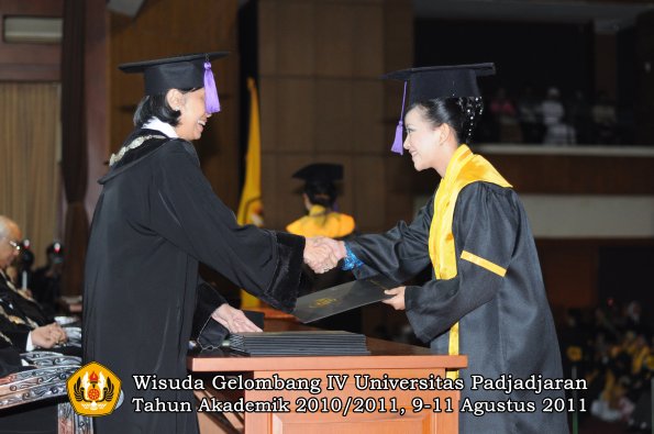 wisuda-fpsi-oleh-dekan-26