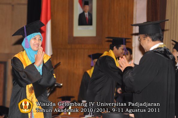 wisuda-fpsi-oleh-rektor-03