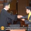 wisuda-unpad-gel-iv-ta-2012_2013-fakultas-ekonomi-dan-bisnis-oleh-dekan-174