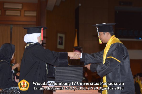 wisuda-unpad-gel-iv-ta-2012_2013-fakultas-mipa-oleh-dekan-212