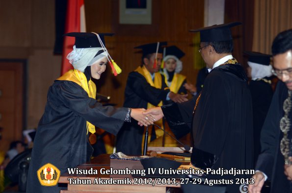wisuda-unpad-gel-iv-ta-2012_2013-fakultas-mipa-oleh-rektor-214