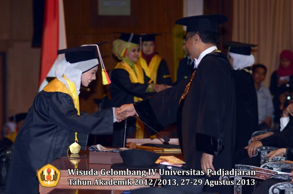 wisuda-unpad-gel-iv-ta-2012_2013-fakultas-mipa-oleh-rektor-216