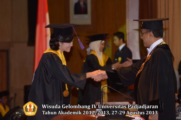 wisuda-unpad-gel-iv-ta-2012_2013-fakultas-psikologi-oleh-rektor-026