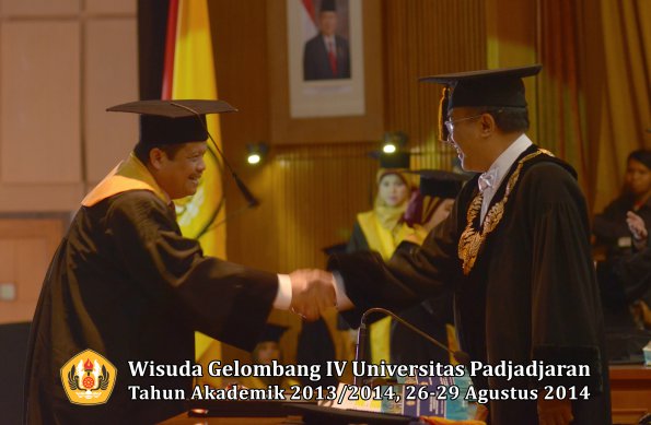 Wisuda Unpad Gel IV TA 2013_2014 Program Pascasarjana oleh Rektor 003