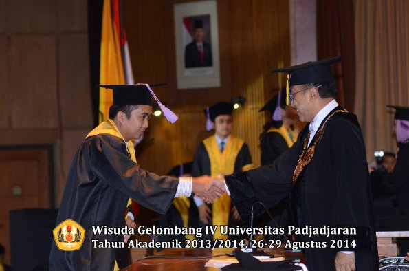 Wisuda Unpad Gel IV TA 2013_2014 Fakultas Kedokteran Gigi oleh Rektor 004