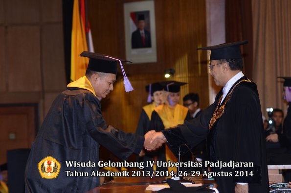 Wisuda Unpad Gel IV TA 2013_2014 Fakultas Kedokteran Gigi oleh Rektor 008