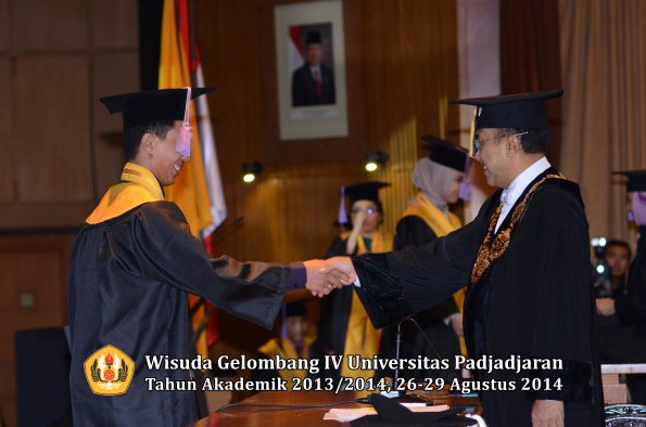 Wisuda Unpad Gel IV TA 2013_2014 Fakultas Kedokteran Gigi oleh Rektor 011