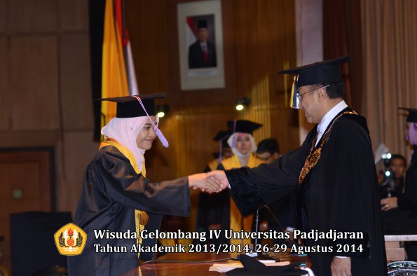 Wisuda Unpad Gel IV TA 2013_2014 Fakultas Kedokteran Gigi oleh Rektor 014