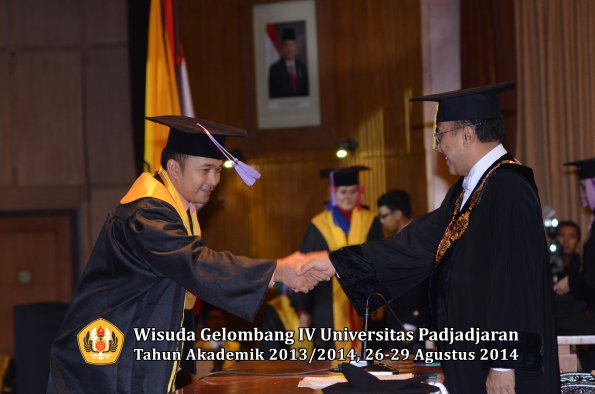 Wisuda Unpad Gel IV TA 2013_2014 Fakultas Kedokteran Gigi oleh Rektor 016