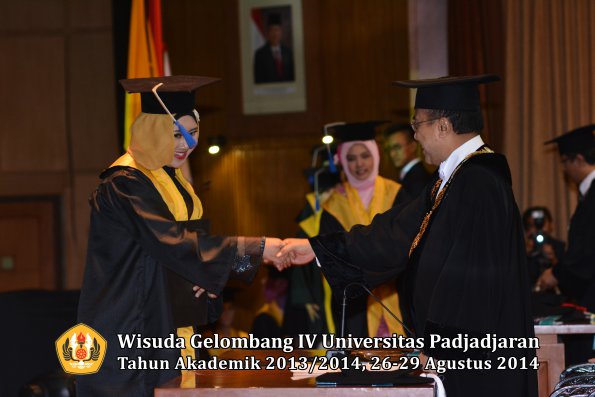 Wisuda Unpad Gel IV TA 2013_2014 Fakultas ISIP oleh Rektor 121