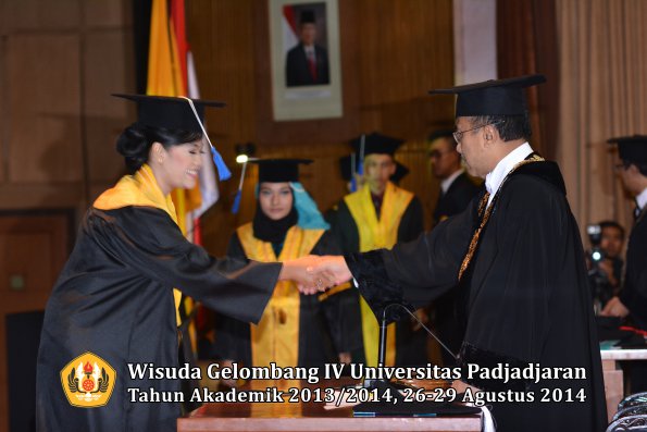 Wisuda Unpad Gel IV TA 2013_2014 Fakultas ISIP oleh Rektor 160