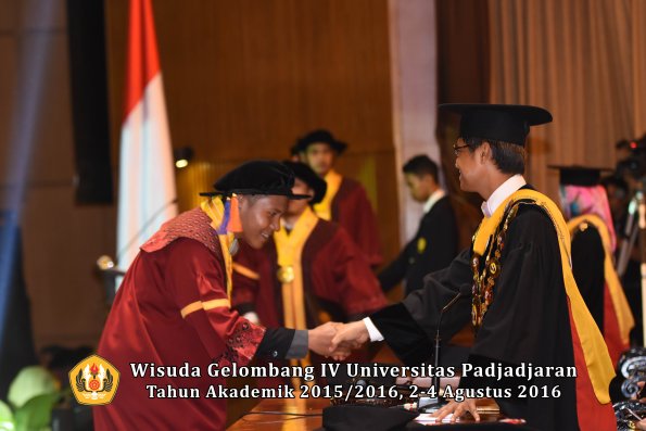 Wisuda Unpad Gel IV TA 2015_2016 Fakultas Teknik Geologi  Oleh  Rektor -017