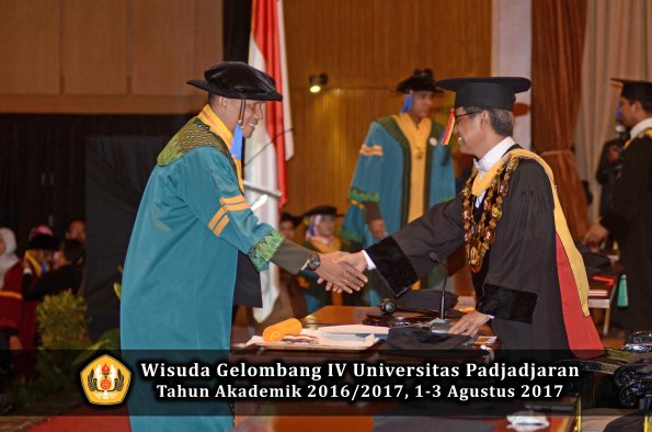 Wisuda Unpad Gel IV TA 2016_2017 Fakultas ISIP oleh  Rektor  021