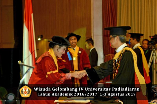 Wisuda Unpad Gel IV TA 2016_2017 Fakultas ISIP oleh  Rektor  071