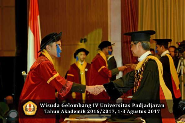 Wisuda Unpad Gel IV TA 2016_2017 Fakultas ISIP oleh  Rektor  092