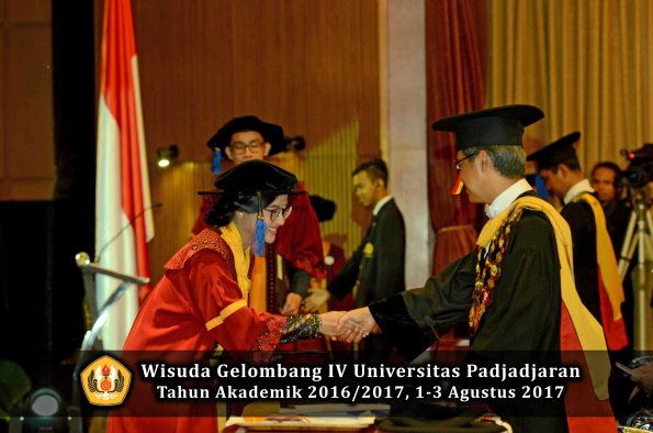 Wisuda Unpad Gel IV TA 2016_2017 Fakultas ISIP oleh  Rektor  123