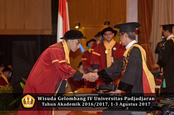 Wisuda Unpad Gel IV TA 2016_2017 Fakultas ISIP oleh  Rektor  141