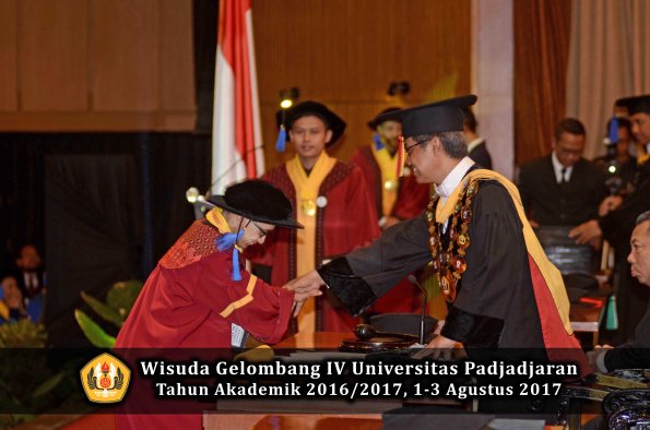 Wisuda Unpad Gel IV TA 2016_2017 Fakultas ISIP oleh  Rektor  170