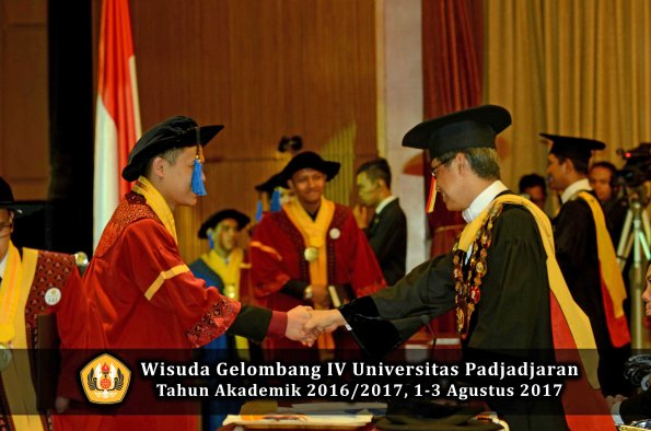 Wisuda Unpad Gel IV TA 2016_2017 Fakultas ISIP oleh  Rektor  171
