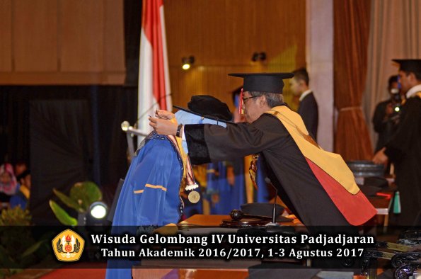 Wisuda Unpad Gel IV TA 2016_2017 Fakultas ISIP oleh  Rektor  189