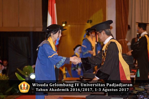 Wisuda Unpad Gel IV TA 2016_2017 Fakultas ISIP oleh  Rektor  216