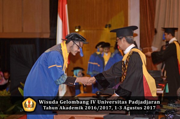Wisuda Unpad Gel IV TA 2016_2017 Fakultas ISIP oleh  Rektor  232