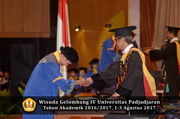 Wisuda Unpad Gel IV TA 2016_2017 Fakultas ISIP oleh  Rektor  234