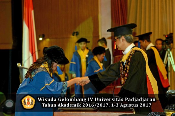 Wisuda Unpad Gel IV TA 2016_2017 Fakultas ISIP oleh  Rektor  238