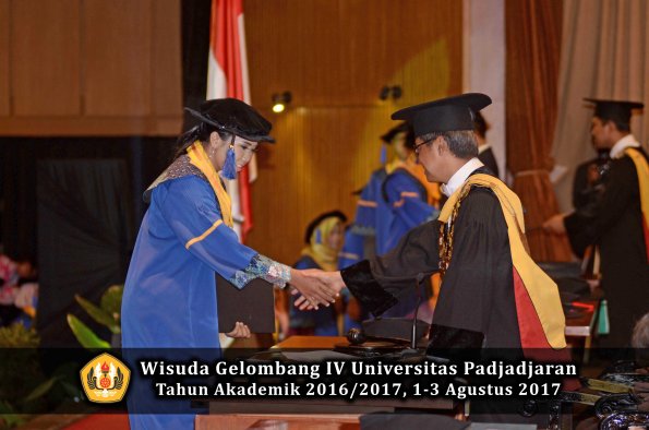 Wisuda Unpad Gel IV TA 2016_2017 Fakultas ISIP oleh  Rektor  240