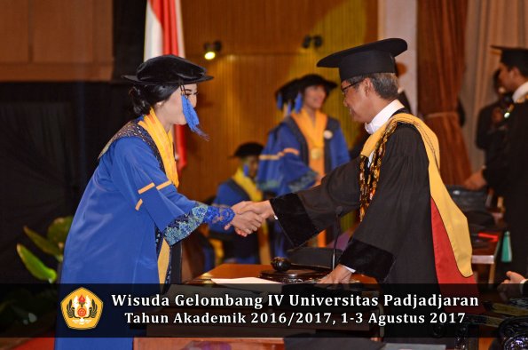 Wisuda Unpad Gel IV TA 2016_2017 Fakultas ISIP oleh  Rektor  262
