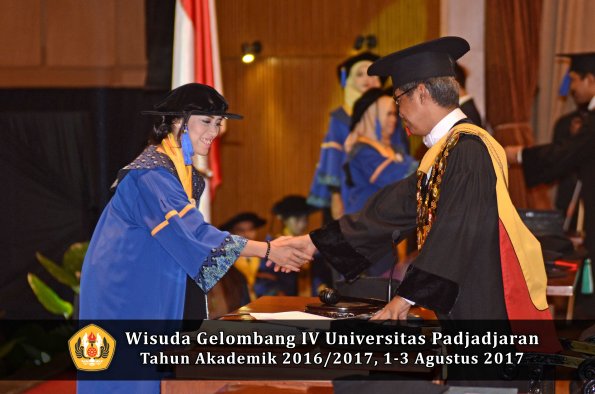 Wisuda Unpad Gel IV TA 2016_2017 Fakultas ISIP oleh  Rektor  263