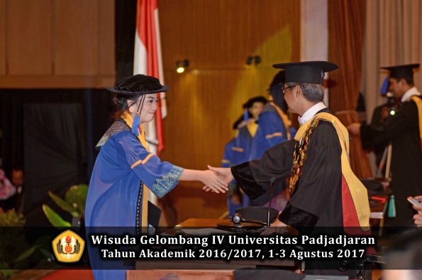 Wisuda Unpad Gel IV TA 2016_2017 Fakultas ISIP oleh  Rektor  296