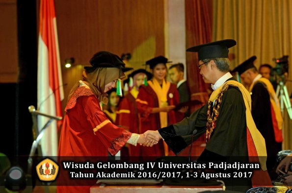 Wisuda Unpad Gel IV TA 2016_2017 Fakultas PERTANIAN oleh  Rektor 108