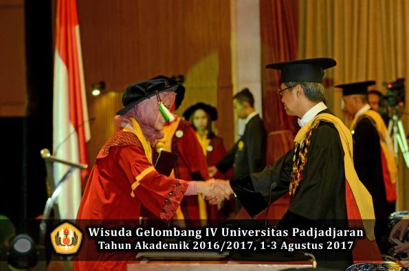 Wisuda Unpad Gel IV TA 2016_2017 Fakultas PERTANIAN oleh  Rektor 110