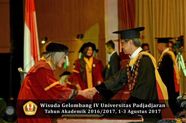 Wisuda Unpad Gel IV TA 2016_2017 Fakultas PERTANIAN oleh  Rektor 113