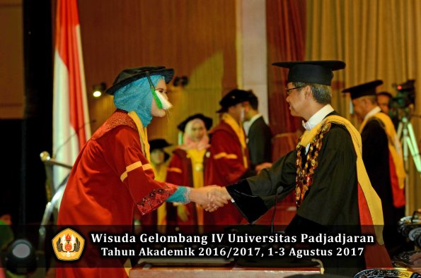 Wisuda Unpad Gel IV TA 2016_2017 Fakultas PERTANIAN oleh  Rektor 115