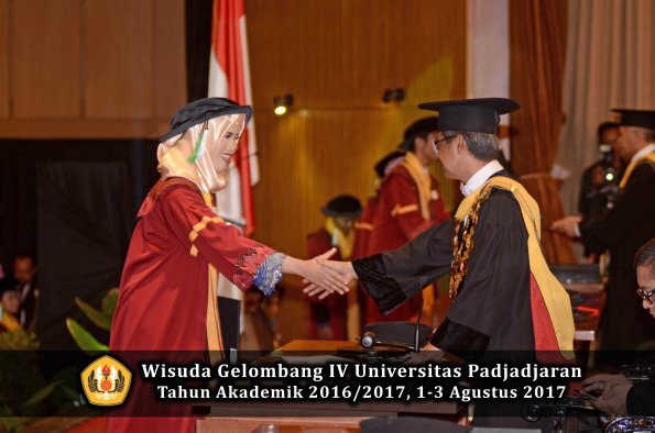 Wisuda Unpad Gel IV TA 2016_2017 Fakultas PERTANIAN oleh  Rektor 119