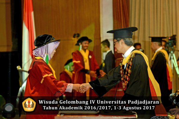 Wisuda Unpad Gel IV TA 2016_2017 Fakultas PERTANIAN oleh  Rektor 121