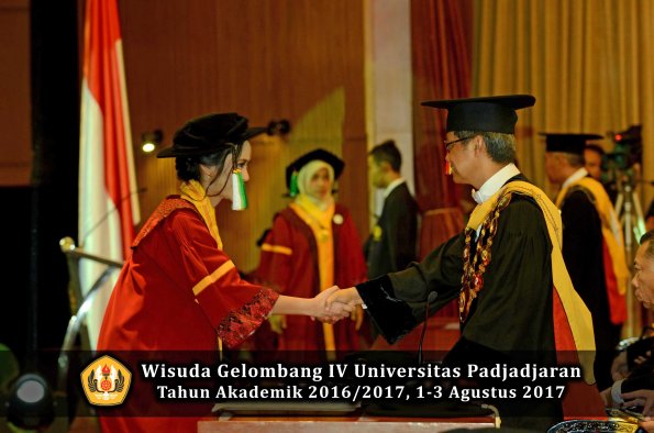 Wisuda Unpad Gel IV TA 2016_2017 Fakultas PERTANIAN oleh  Rektor 130
