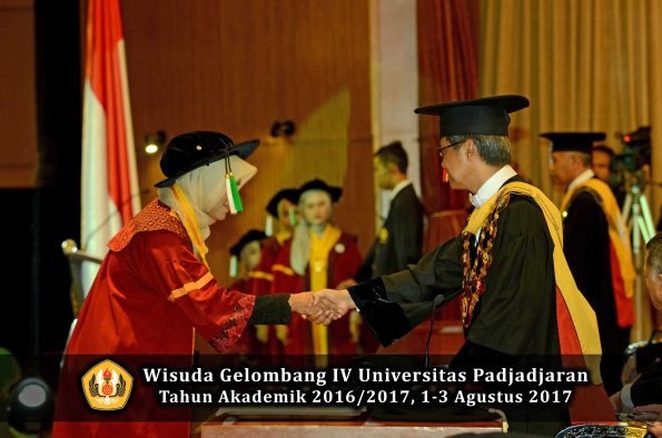 Wisuda Unpad Gel IV TA 2016_2017 Fakultas PERTANIAN oleh  Rektor 131