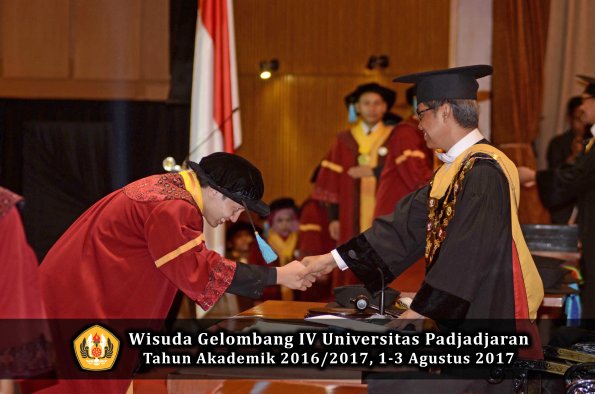 Wisuda Unpad Gel IV TA 2016_2017 Fakultas ILMU BUDAYA oleh  Rektor 151
