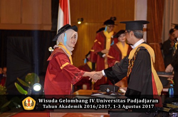 Wisuda Unpad Gel IV TA 2016_2017 Fakultas ILMU BUDAYA oleh  Rektor 166