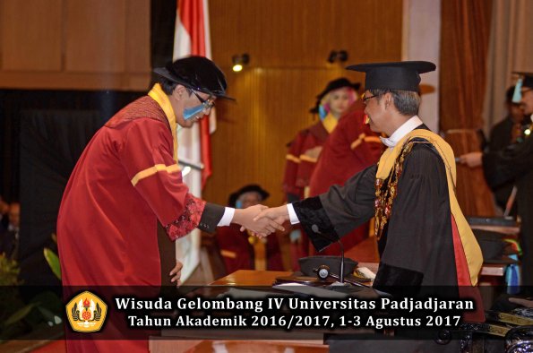 Wisuda Unpad Gel IV TA 2016_2017 Fakultas ILMU BUDAYA oleh  Rektor 168