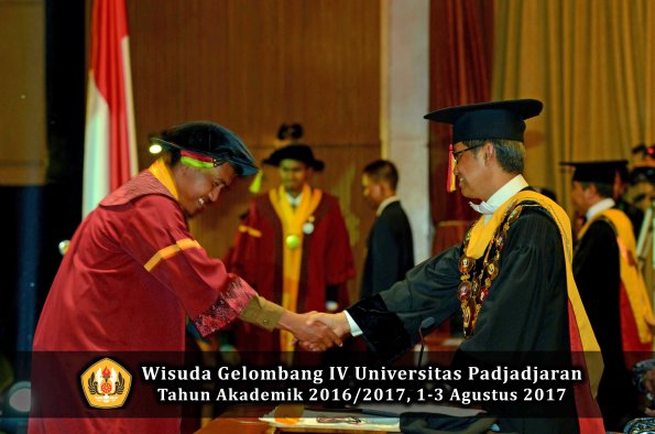 Wisuda Unpad Gel IV TA 2016_2017 Fakultas M I P A oleh  Rektor 007