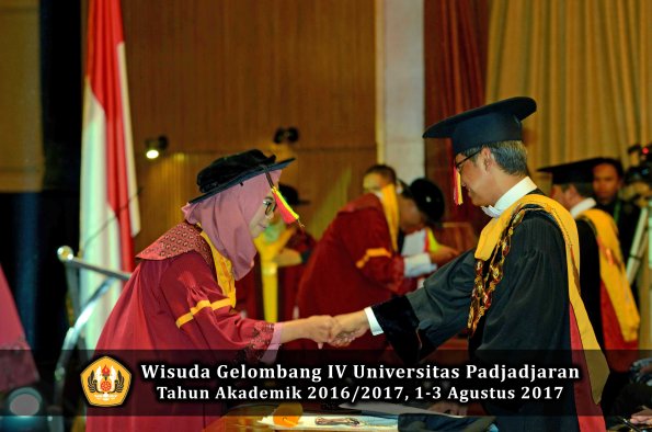 Wisuda Unpad Gel IV TA 2016_2017 Fakultas M I P A oleh  Rektor 108