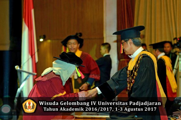 Wisuda Unpad Gel IV TA 2016_2017 Fakultas M I P A oleh  Rektor 110
