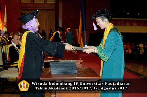 Wisuda Unpad Gel IV TA 2016_2017 Fakultas KEDOKTERAN oleh  Dekan 004