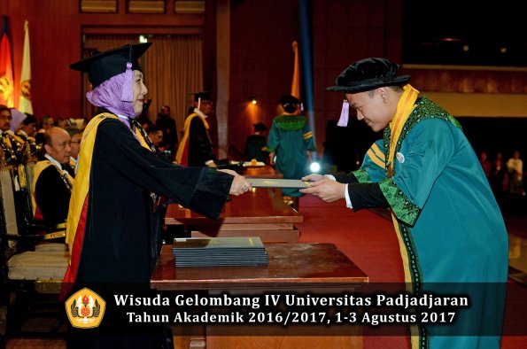 Wisuda Unpad Gel IV TA 2016_2017 Fakultas KEDOKTERAN oleh  Dekan 016